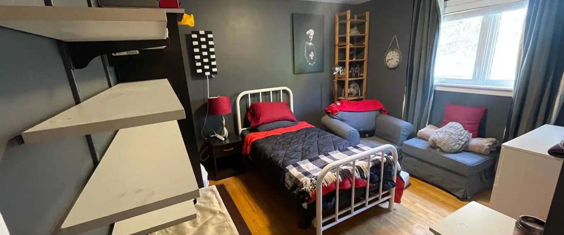 1 Bedroom in quiet suburban house 15 minutes from Universities — 1 Bedroom Room For Rent - Photo 1