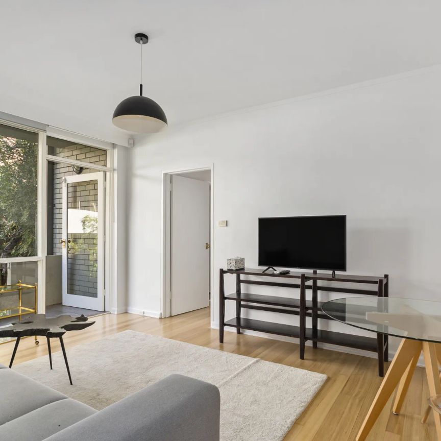 2 Bedroom Furnished Apartment In Beautiful Tree-lined Rockley Road! - Photo 1