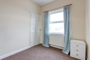 2 BEDROOM House - Semi-Detached - Photo 3