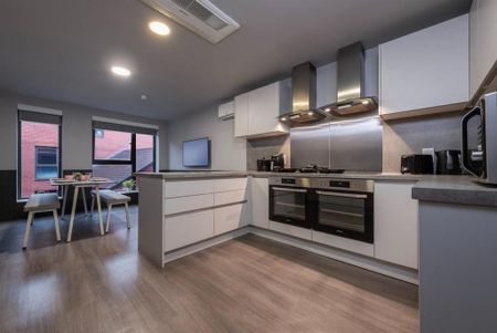 1 bedroom in a flat share to rent - Photo 4