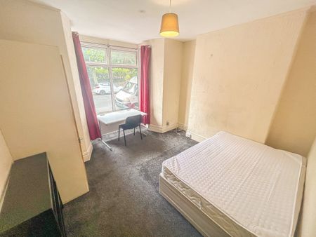 Broadway, Treforest - Photo 4