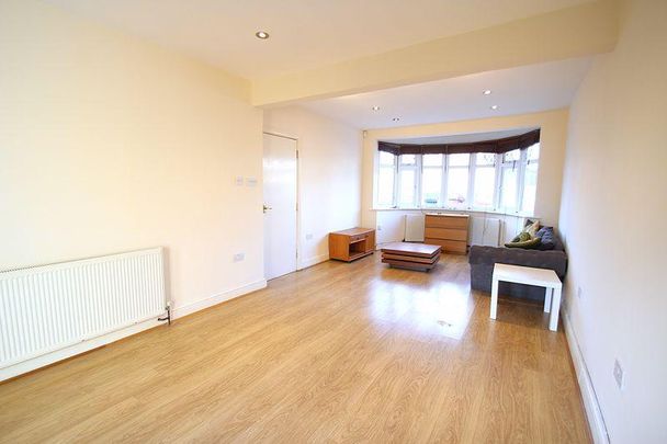 4 bedroom terraced house to rent - Photo 1