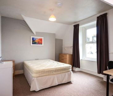 6 bedroom terraced house to rent - Photo 2