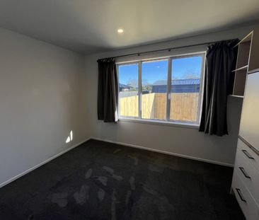 3 Bedroom Home Plus Outside Room! - Photo 4