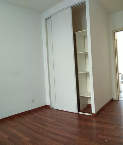 Location Appartement 2 pièces 33m² LEZIGNAN CORBIERES 11200 - Photo 2
