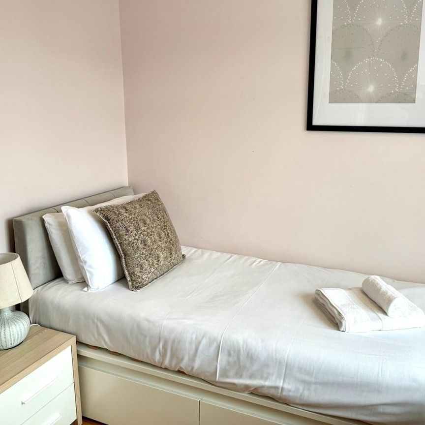 3 Bed Semi-Detached House, Abingdon Road, SW16 - Photo 1
