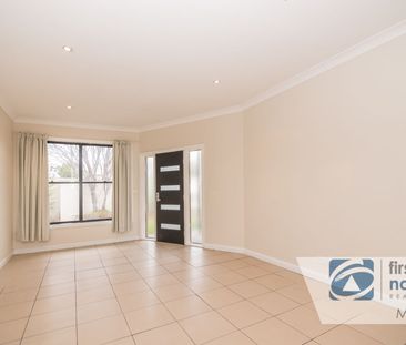 LARGE SPACIOUS 6 BEDROOM HOME - Photo 4