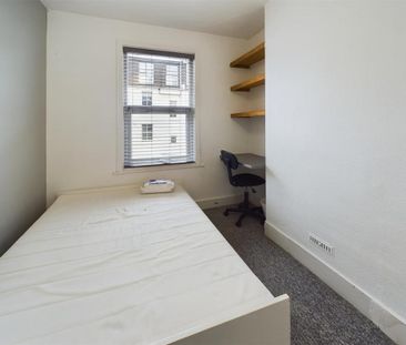 4 bedroom terraced house to rent - Photo 3