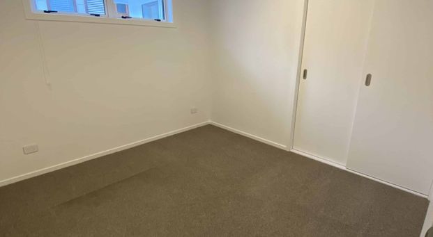 This stunning townhouse - Photo 1