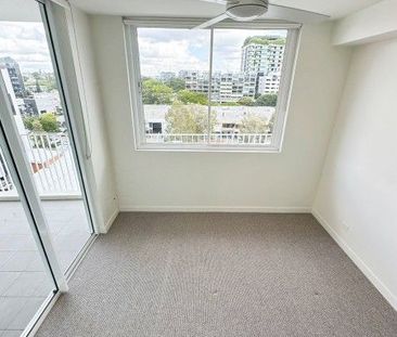 LUXURY UNFURNISHED 1 BEDROOM APARTMENT IN WEST END - Photo 5