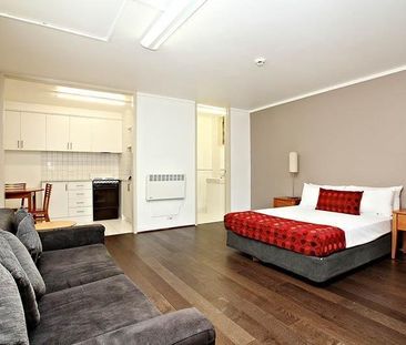 Modern studio with private courtyard - Photo 5