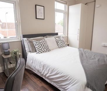 Room 4, 14 Beechmount Street, Belfast, BT12 7NG - Photo 6