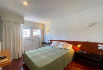 Zona Tenis, apto amueblado con terraza, 4 dormitorios, 3 baños, ascensor, parking. Palma.