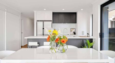 College Estate - 3 Bedrooms - Photo 4