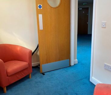 1 Bed Flat, Brook Drive, S3 - Photo 2