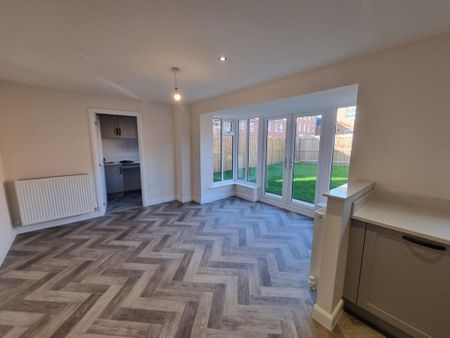 4 bedroom detached house to rent - Photo 2