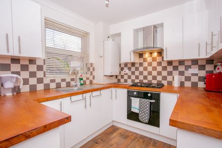 Two Bedroom Flat For Let North Villas Camden NW1 - Photo 2
