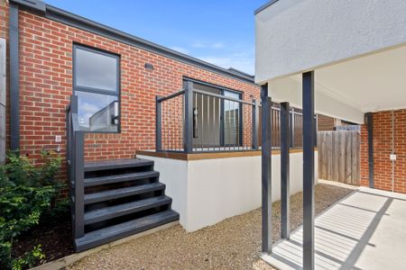 Charming 3-Bedroom Home with Modern Amenities in Epping - Photo 3
