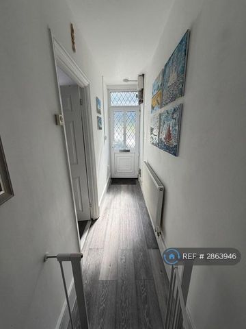 3 bedroom terraced house to rent - Photo 5