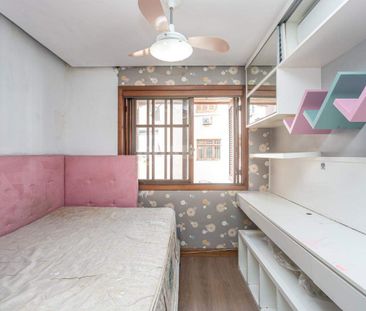 Casa em condomínio, com três dormitórios, sendo um suíte, no bairro... - Foto 1