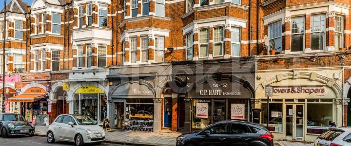 Morden 2 double bedroom property close to the Muswell Hill Broadway - Photo 1