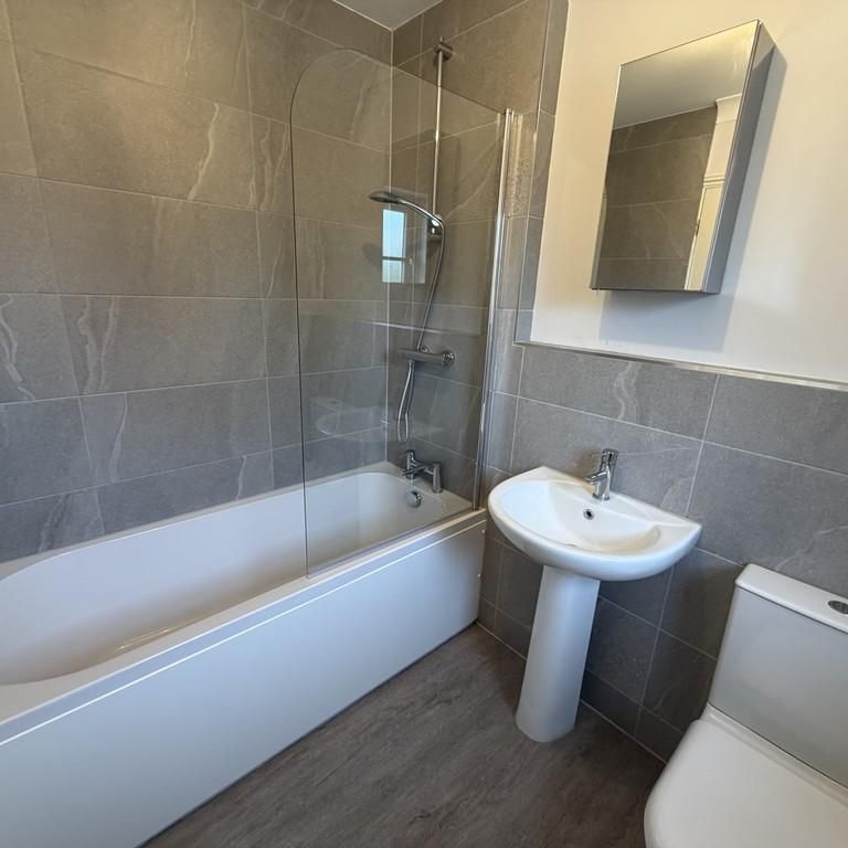 1 bedroom ground floor flat to rent - Photo 1