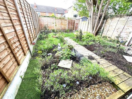 1 bedroom ground floor flat to rent - Photo 3