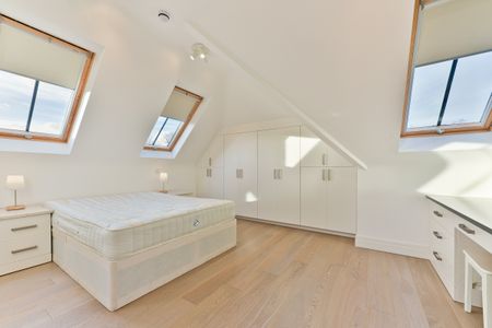 2 bed Flat To Let - Photo 3