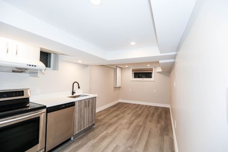 For Lease - 382 Allgood Street, Richmond Hill, Ontario - Photo 3