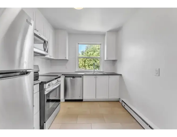 389-401 Yonge Street | 401 Yonge Street, Kingston - Photo 1