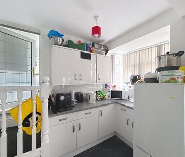 6 bedroom terraced house to rent - Photo 2
