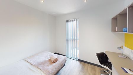 1 bedroom in a flat share to rent - Photo 2