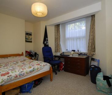 3 bedroom flat to rent - Photo 3