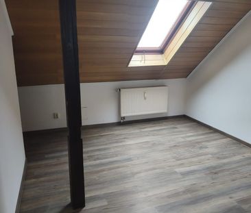 Dachgeschosswohnung mit Balkencharme - Photo 1