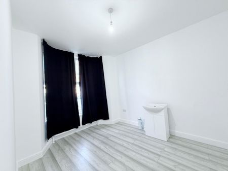 1 bed Ground Floor Flat for Rent - Photo 2