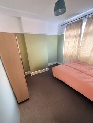 Room in a Shared House, Couples Allowed, SW16 - Photo 1