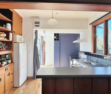 ASHBURTON, THREE BEDROOMS, HEAT PUMP, LOG BURNER - Photo 3