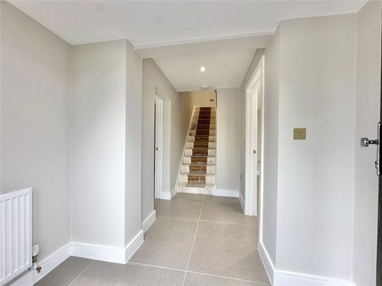 5 bedroom semi-detached house to rent - Photo 1