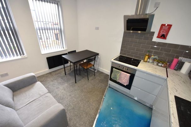 1 bedroom Flat in Cardigan Road, Leeds - Photo 1