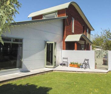 Stylish, Modern Home with Indoor-Outdoor Flow - Photo 3