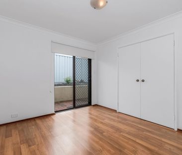 Low-Maintenance Living Meets Leafy Como Convenience - Photo 5