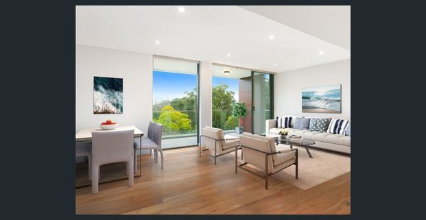 Spacious Roseville apartment offering comfort and convenience - Photo 1