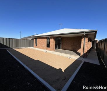 2 Cornwall Street, Munno Para Downs, SA 5115 - Photo 3