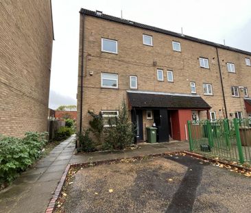 3 bedroom end of terrace house to rent - Photo 1