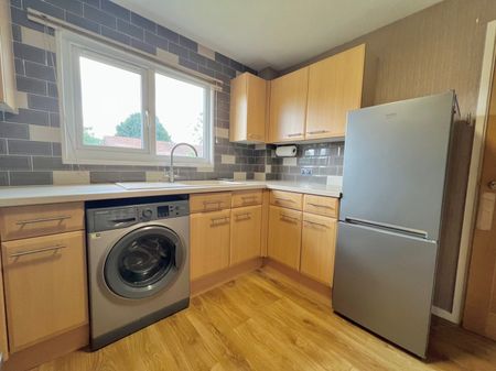 Whitburn Close, Wolverhampton, WV9 - Photo 2