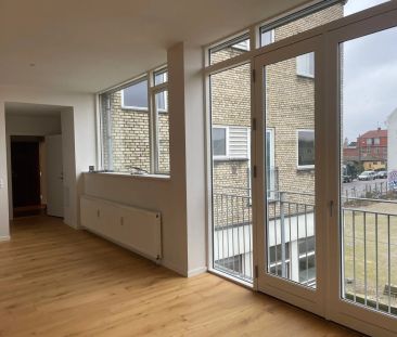 Lys og rummelig 3-værelses lejlighed på 1. sal - Photo 6