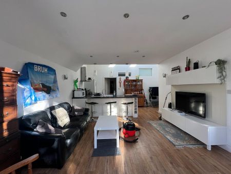 3 bedroom apartment to rent - Photo 2