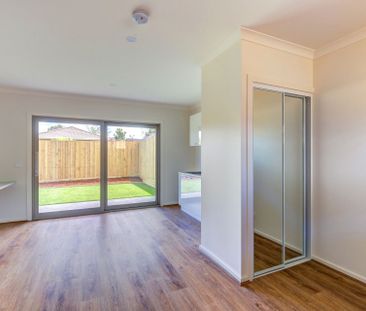 Spacious Studio Apartment - Photo 2