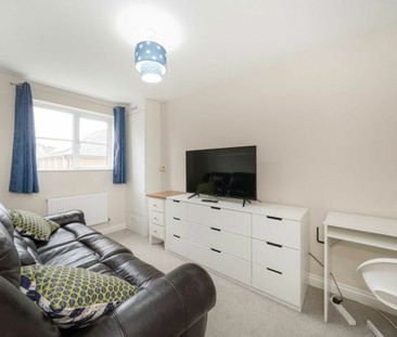 Bowater Gardens, Sunbury-On-Thames, TW16 - Photo 4