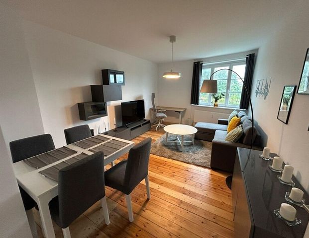 Exkl. hochw. möbl. ETW im orginal Altbau | hochw. EBK | Balkon - Foto 1